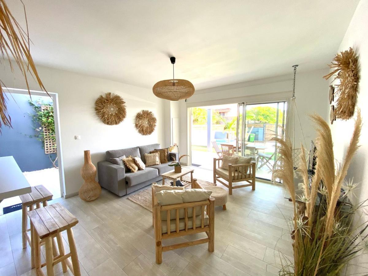 Lestipecheur Fr Villa Grise Avec Piscine Bord De Mer Saint Pierre Εξωτερικό φωτογραφία